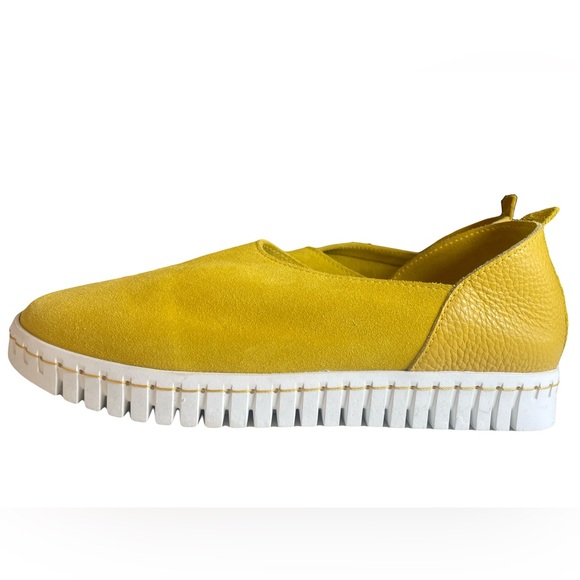 Bendy by Ashbury Skies Mustard Yellow Leather Slip-On Sneakers - Like New! - Picture 1 of 7